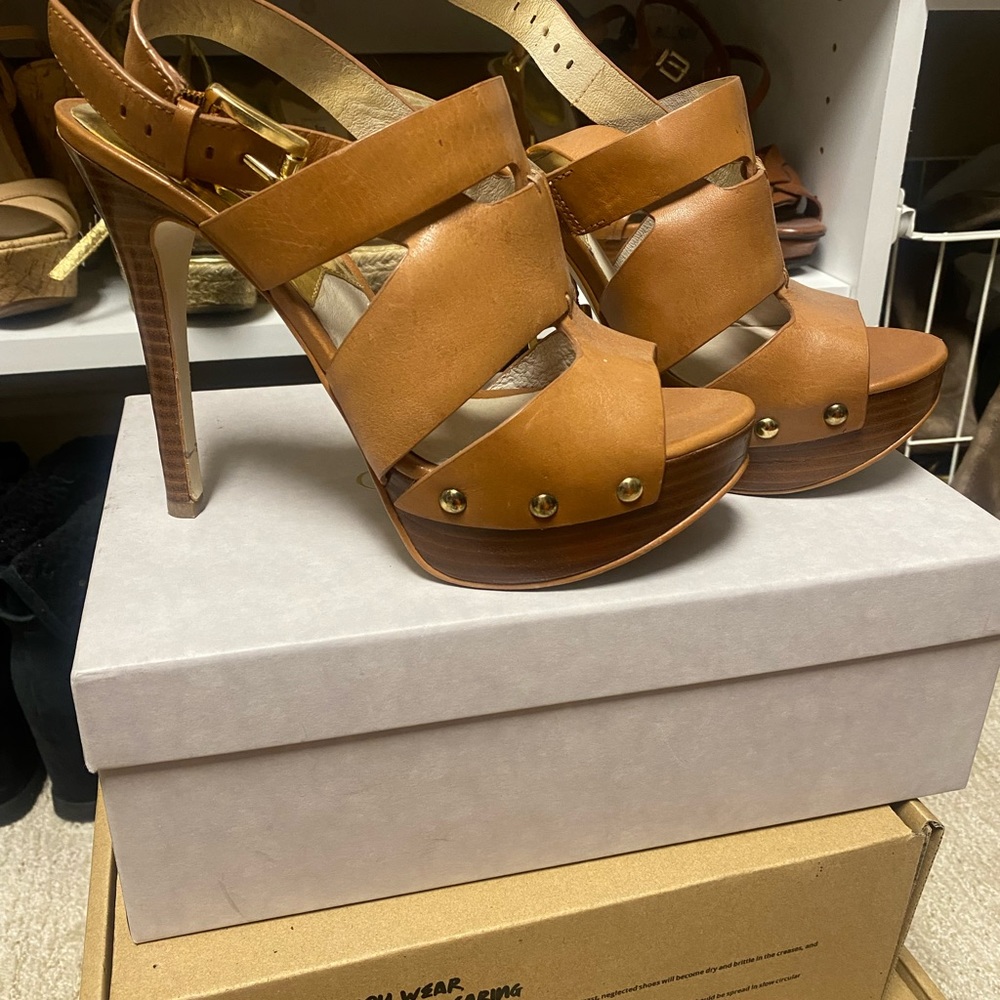 Micheal Kors brown/tan leather platform heels